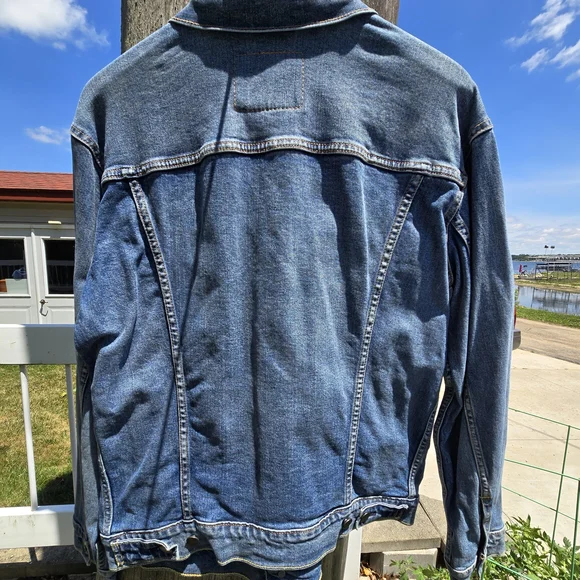 Levi's Premium Denim Trucker Jacket - Picture 6 of 8
